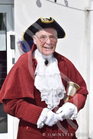 ILMINSTER NEWS: Oyez, Oyez, Oyez – town criers have something to shout about! Photo 2