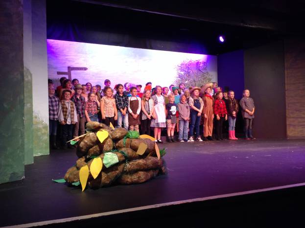 SCHOOL NEWS: Jack and the Beanstalk with special guests! Photo 5