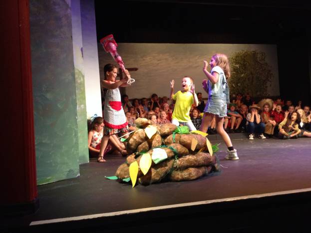 SCHOOL NEWS: Jack and the Beanstalk with special guests! Photo 6