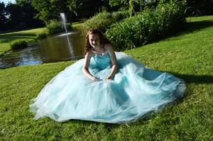 Wadham School Yr 11 Prom – June 26, 2018: Year 11 students at Wadham School in Crewkerne celebrated their end-of-school prom in traditional style at Haslebury Mill. Photo 10