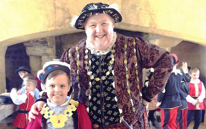 SCHOOL NEWS: Bringing history to life