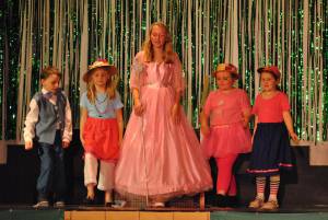 Wonderful Wizard of Oz Part 4 – May 2016: The Youth Group of the Broadway Amateur Theatrical Society perform the Wonderful Wizard of Oz at the Broadway Village Hall. Photo 19