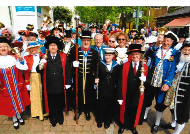 ILMINSTER NEWS: Oyez! Town crier Andrew Fox is Ilminster’s very own Captain Jack Sparrow!