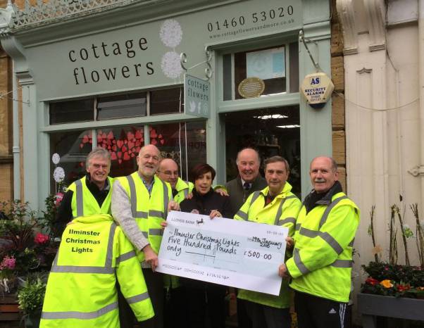ILMINSTER NEWS: Angie’s blooming marvellous for Ilminster Christmas Lights