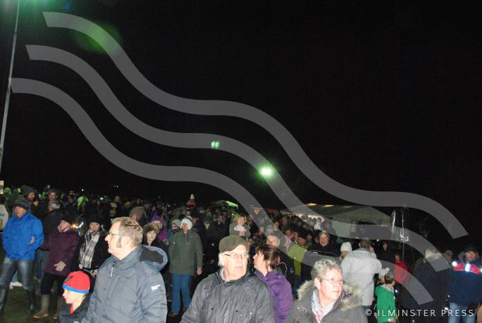ILMINSTER NEWS: Fireworks display goes off with a bang! Photo 3