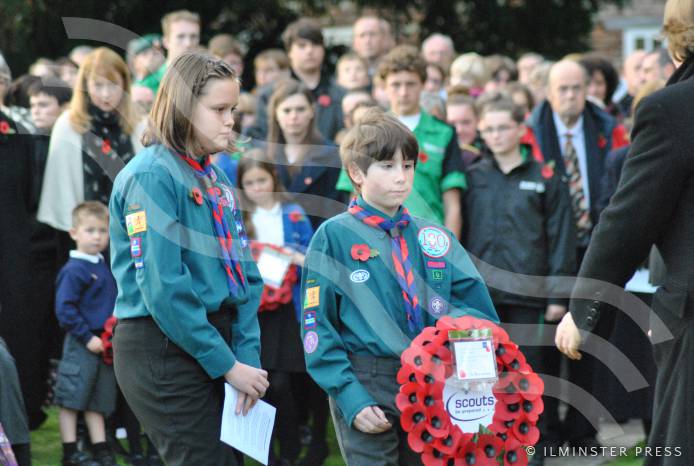 ILMINSTER NEWS: Town remembers the war dead Photo 2
