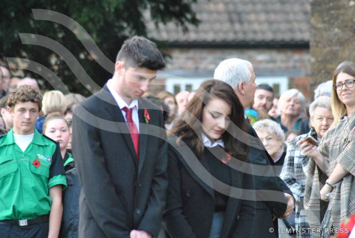 ILMINSTER NEWS: Town remembers the war dead Photo 3