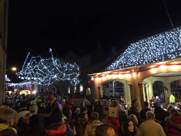 ILMINSTER NEWS: True spirit of Christmas shines through in Ilminster Photo 1