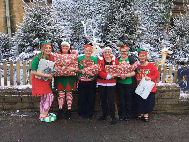 CHRISTMAS 2016: Elves on tour provide some festive cheer Photo 3