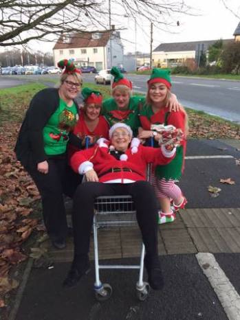 CHRISTMAS 2016: Elves on tour provide some festive cheer Photo 7