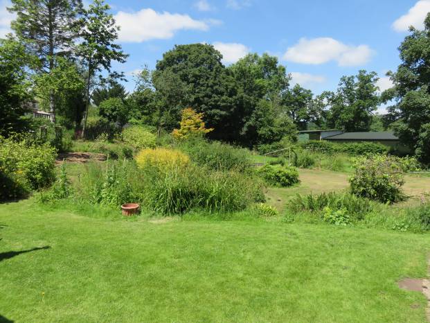 PROPERTY: Three bedroom detached house with large grounds Photo 2